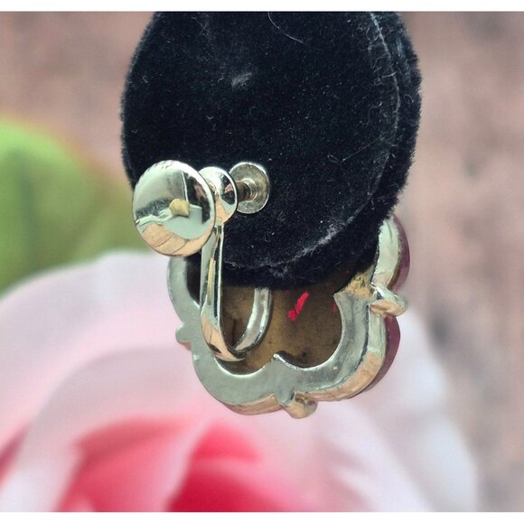 Beautiful Vintage Gold Tone Red Flower Screw Back Clip On Earrings - Picture 6 of 8